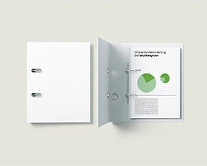 Geschlossener und geöffneter Aktenordner mit Inhalt