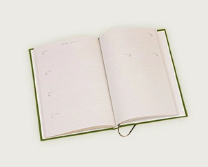 Aufgeschlagener Wochenplaner in DinA5